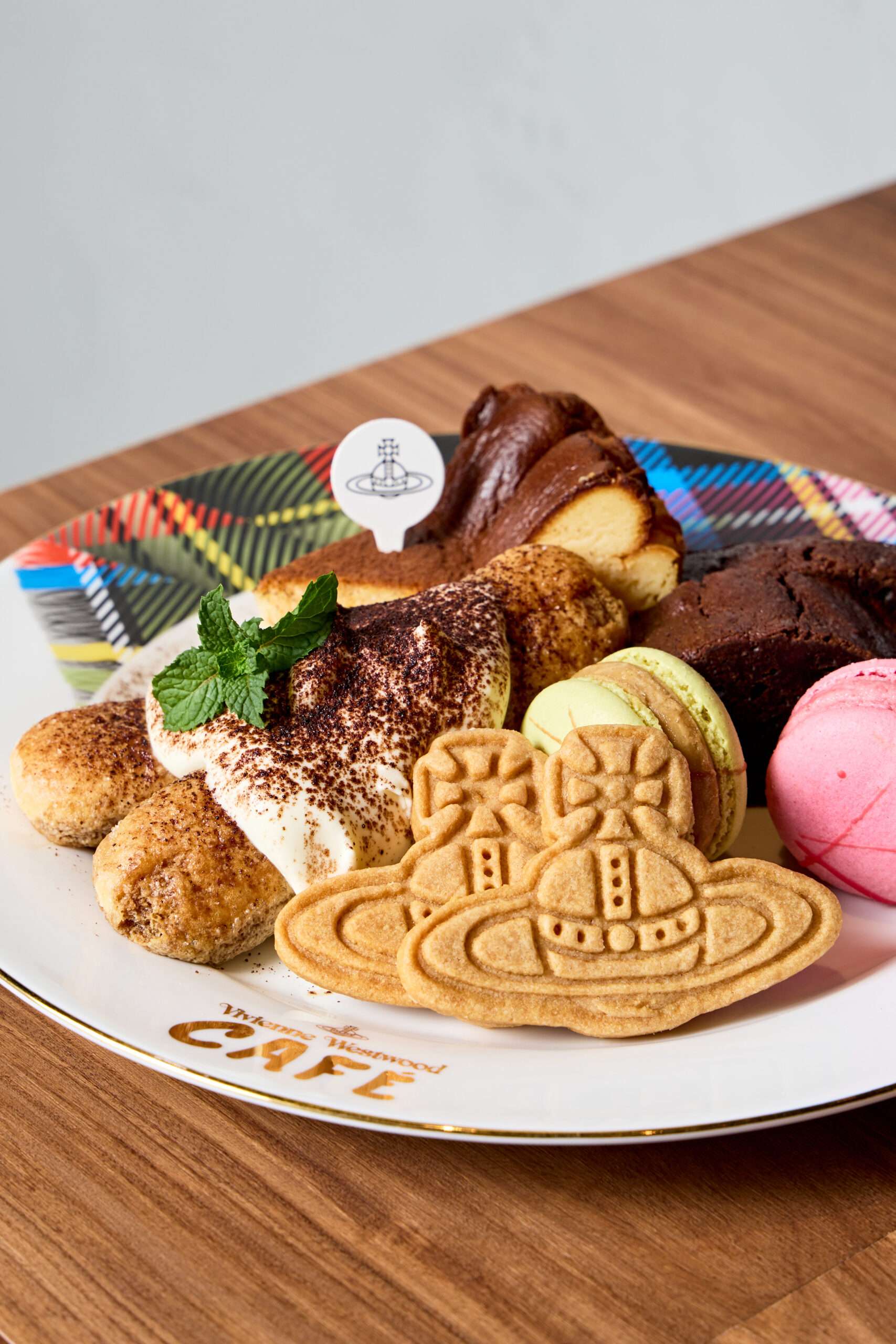 Vivienne Westwood Café 經典英式下午茶限量登場LaLaport台中店 英倫風情再現! 454ghklkljgjihg 1 scaled