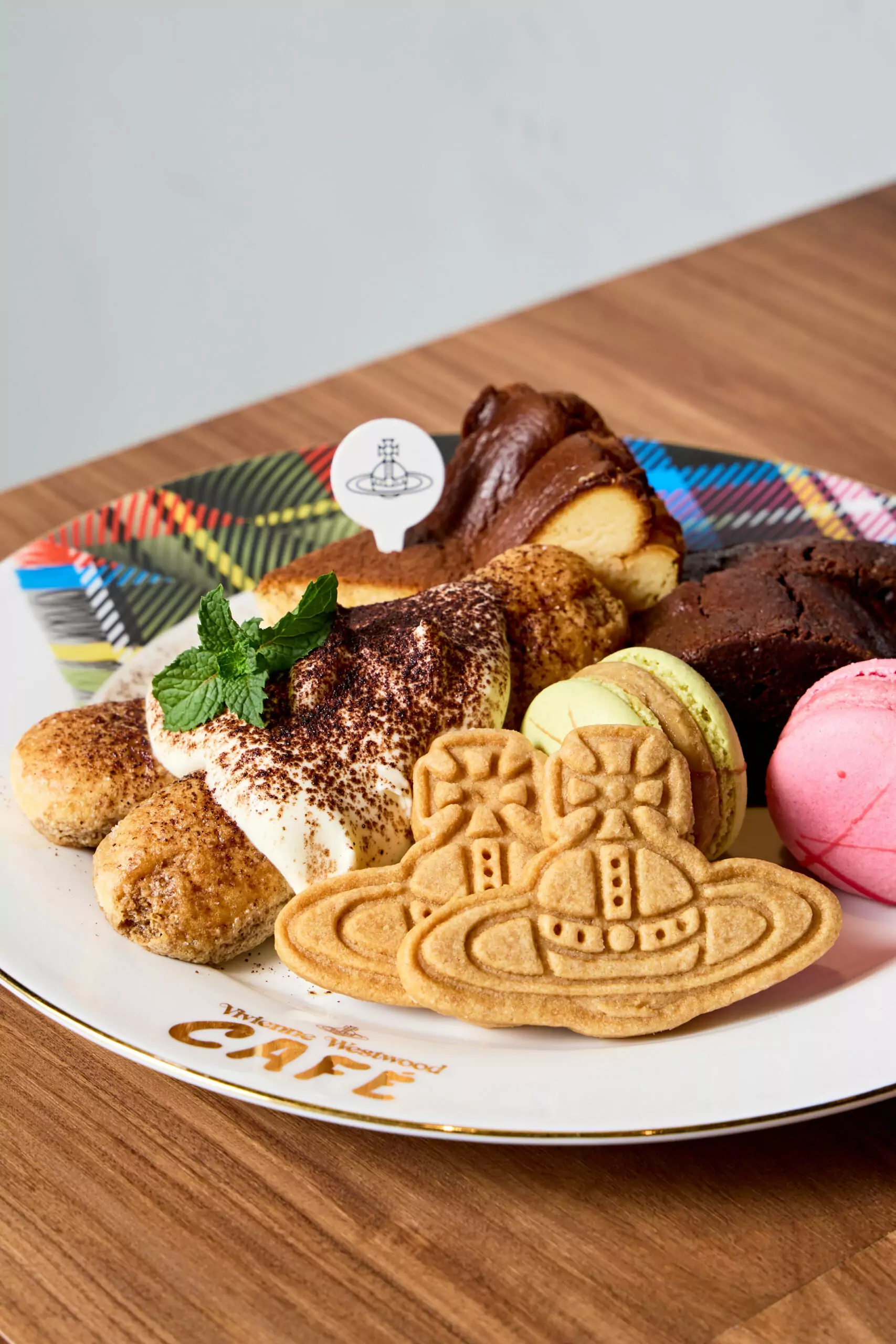 Vivienne Westwood Café 經典英式下午茶限量登場LaLaport台中店 英倫風情再現! 454ghklkljgjihg 1 scaled