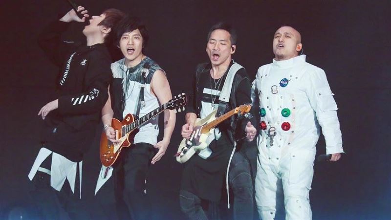 石頭突拋告別「五月天」:微笑勝千言萬語