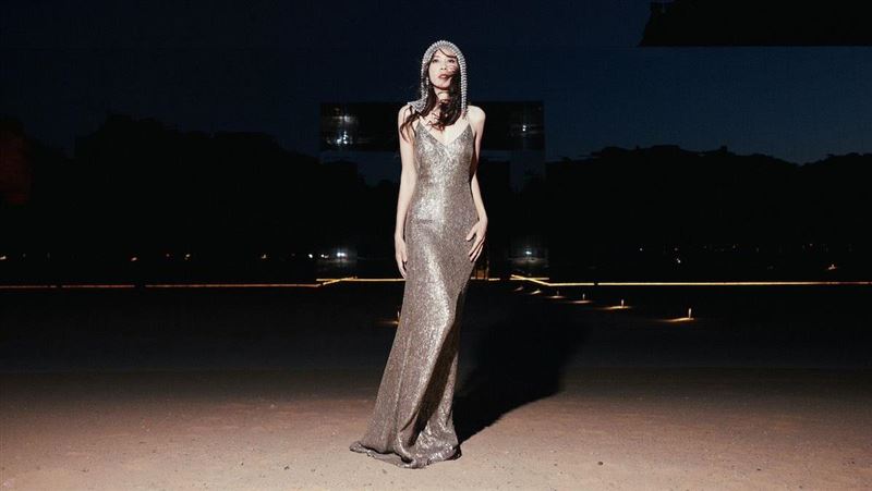 莫文蔚54歲生日 不科學超辣身材全看光