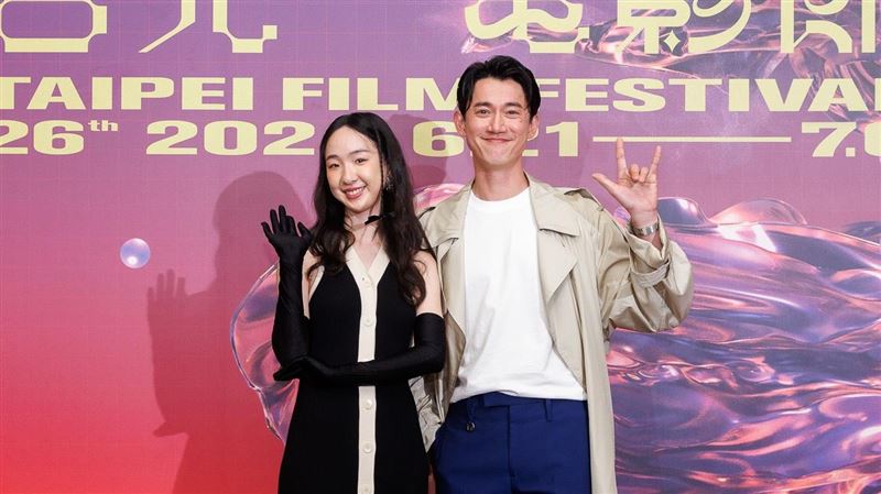 吳慷仁秀大鵰!大玩3P進攻後門:很鹹?