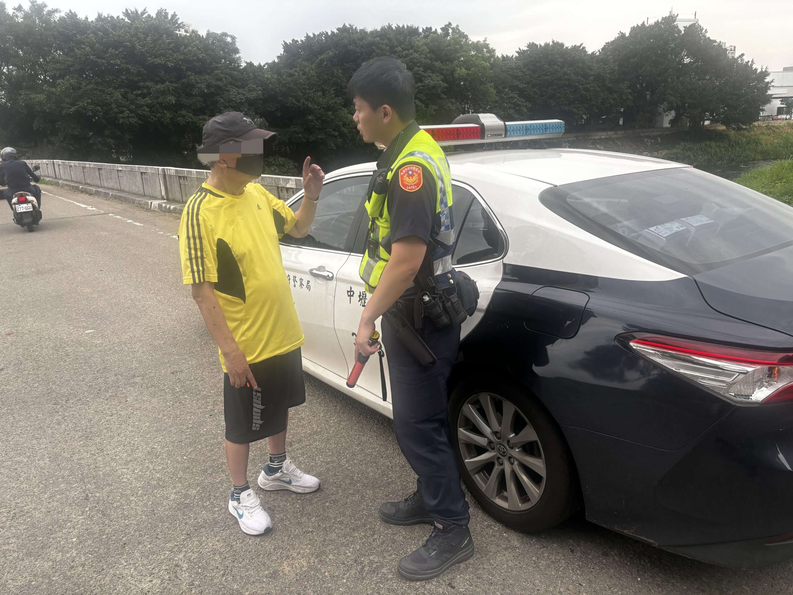 老翁回家迷途走反方向 壢警靠「這物」助團圓 IMG 8304 scaled