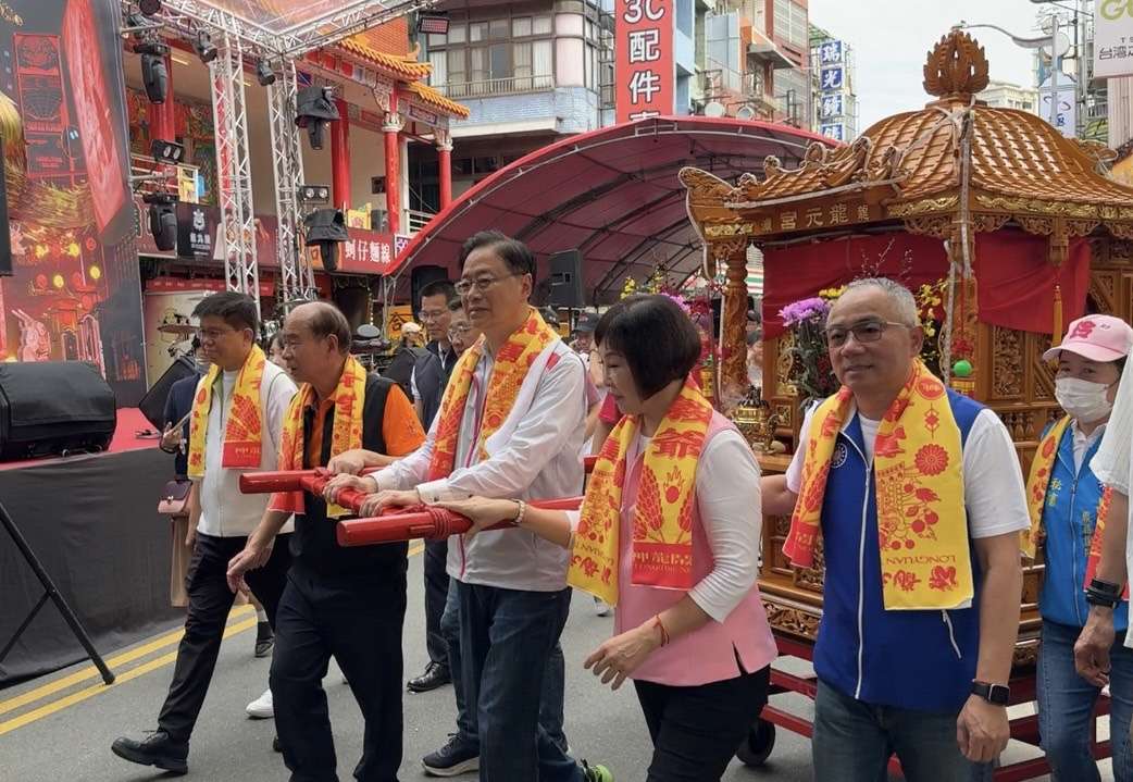 龍元宮建廟200年慶典開幕 張善政、龍警聯手宣導反詐 S 10494050