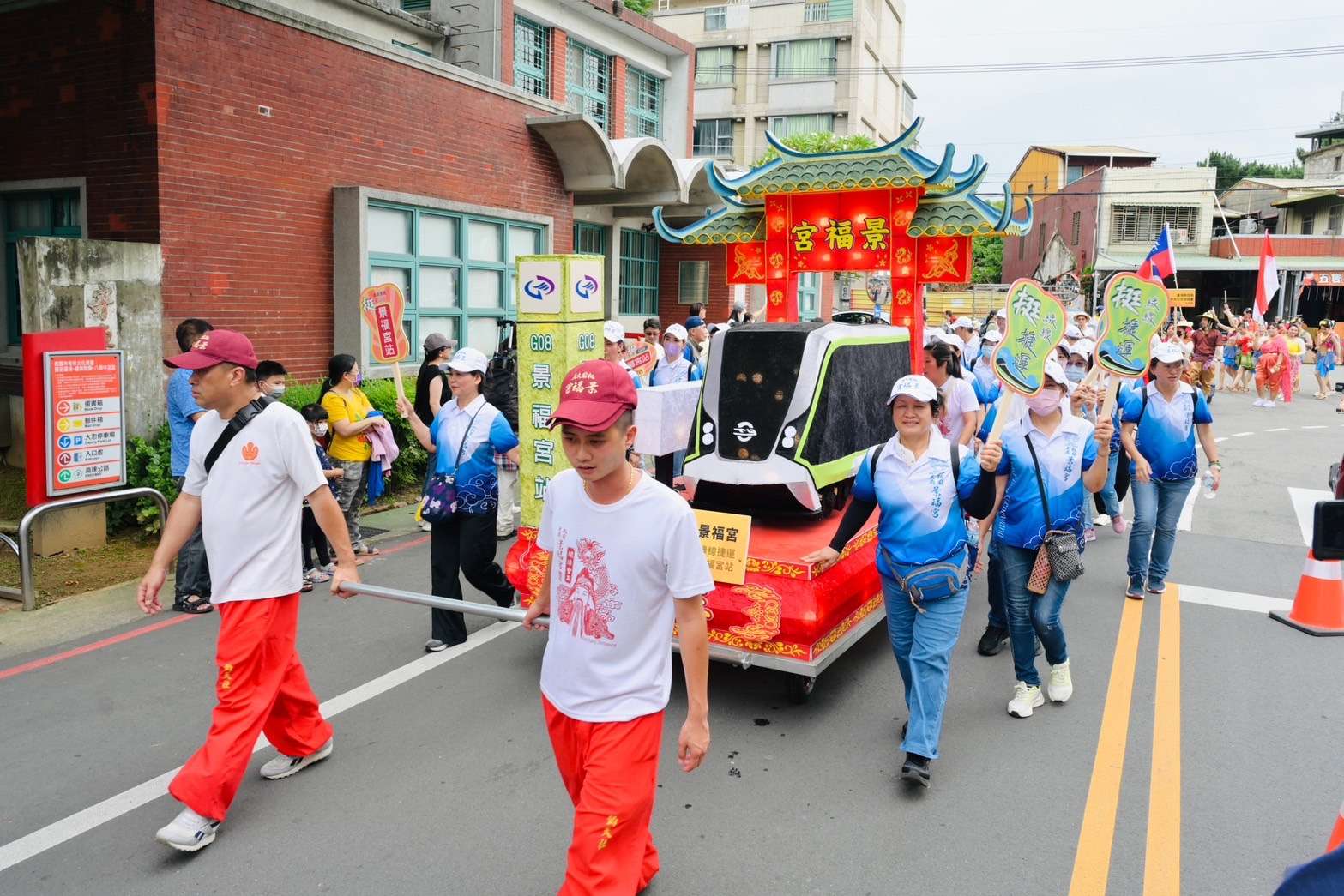 桃園景福宮踩街大展創意 推桃捷綠線「景福宮站」藝閣車拉票 S 11542627
