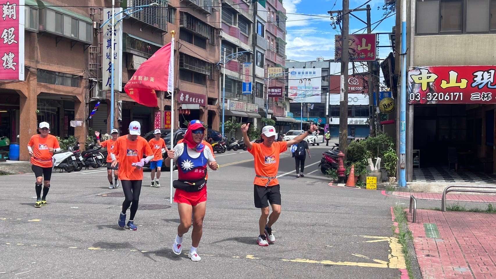 路跑慶祝黃埔軍校100周年 龜山區公所為跑者加油 S 145981452