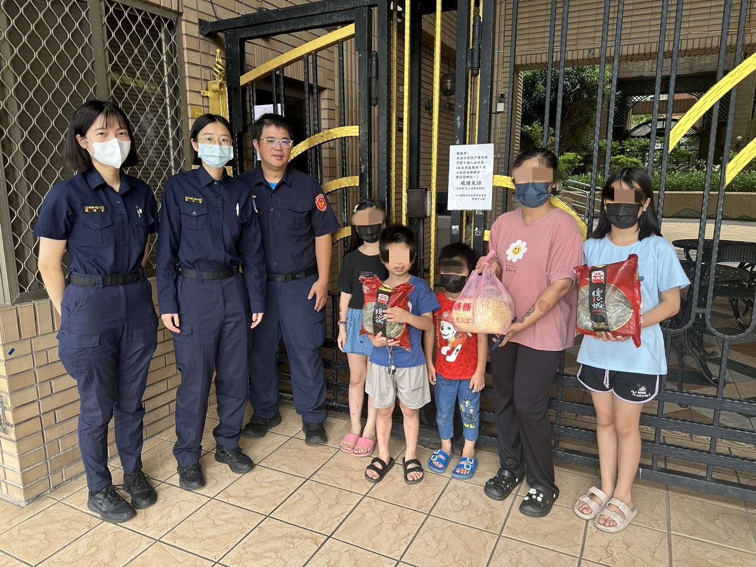 壢警端午佳節送愛心 轄區弱勢感受社會溫暖 S 177569799 0