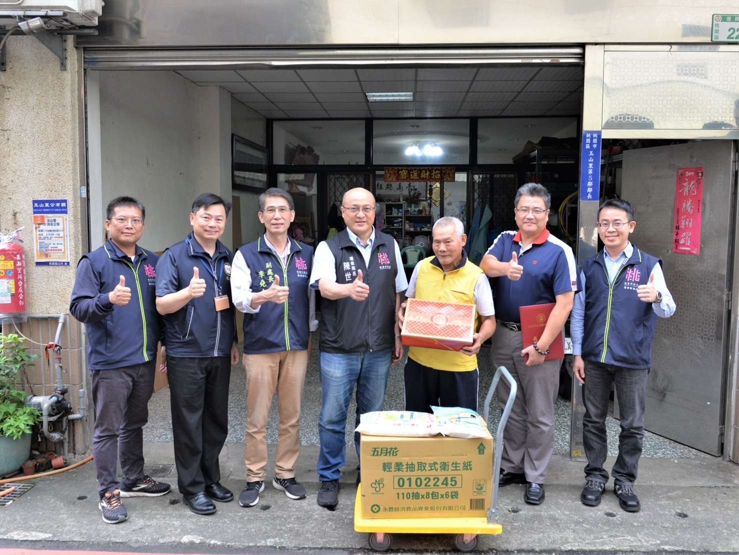 桃園環保局攜手企業送愛心 資收個體戶感受社會溫暖 S 4948017 0