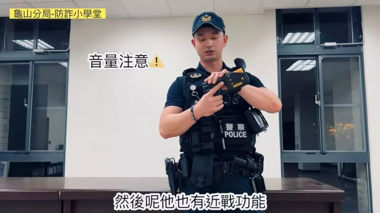 【有片】詐團假冒警察騙財 龜山帥警教你守護荷包 S 55730319