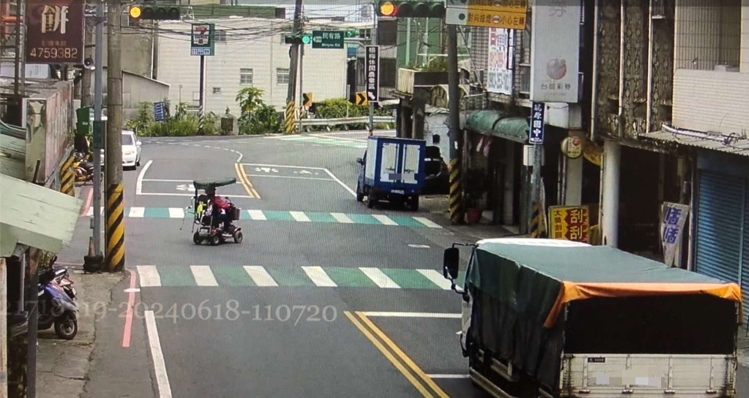 9旬婦走失家屬心急如焚 楊梅警在這找到她 S 65355953