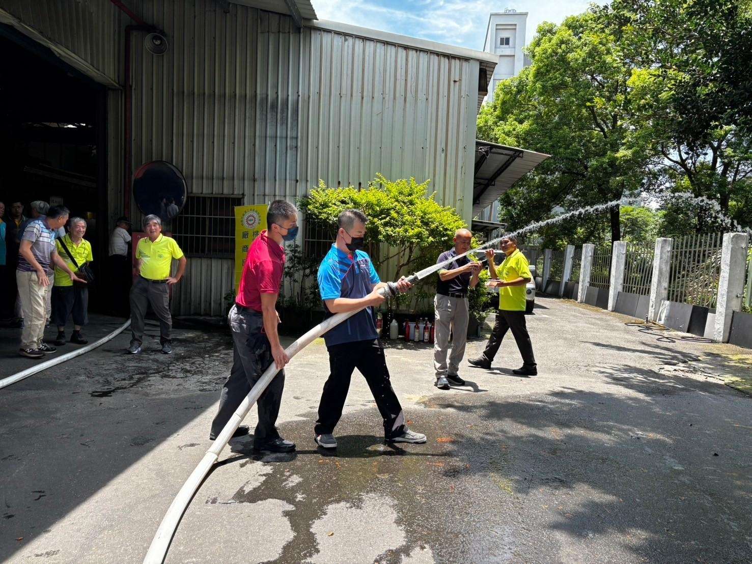 桃消龍潭分隊前進工業區 提升業者消防安全觀念