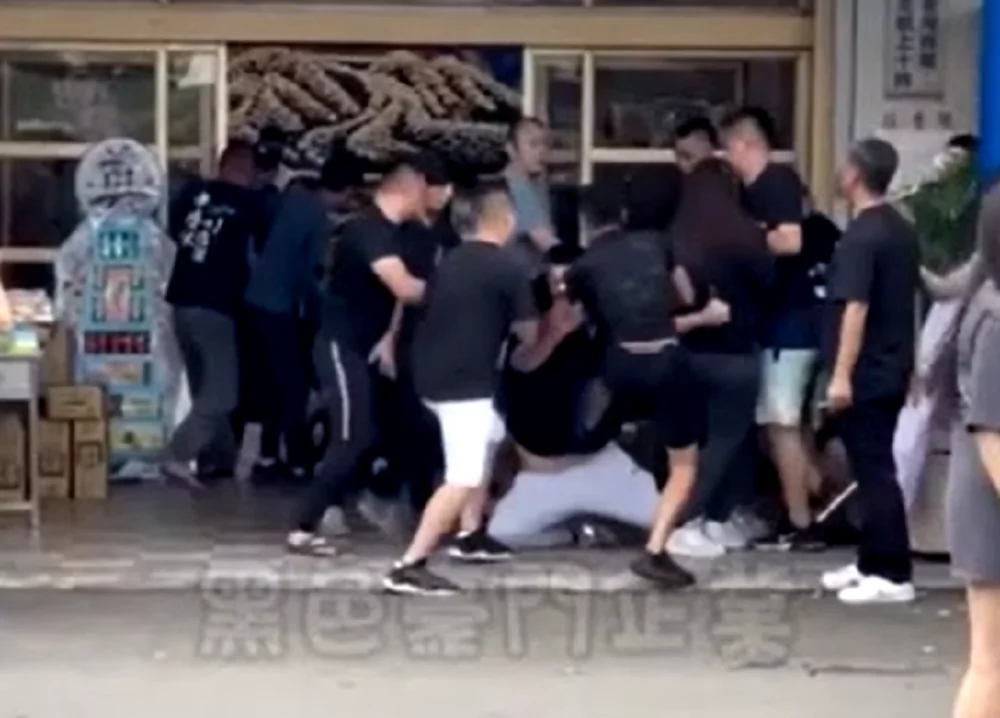 告別式現場大打出手 壢警逮6人送辦 告別式現場大打出手 壢警逮6人送辦