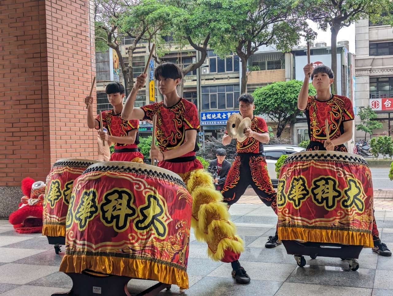 龍華科大「毛焦點」進駐桃園青創指揮部 侯佳齡:鼓勵青年創造更多可能性 hjr4j4rte8