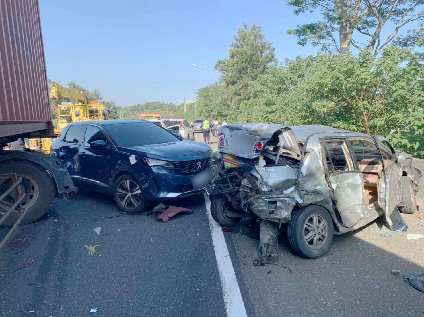 車輛路中故障無法行駛 國道警籲開危險警示燈避免遭撞 jjyjjj5564