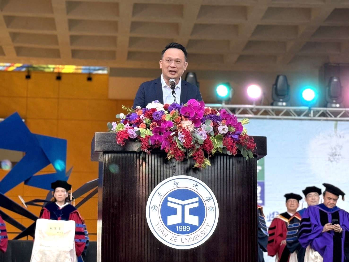 元智大學畢典登場 校長廖慶榮贈畢業生這4個字 圖一桃園市蘇俊賓副市長到場致詞