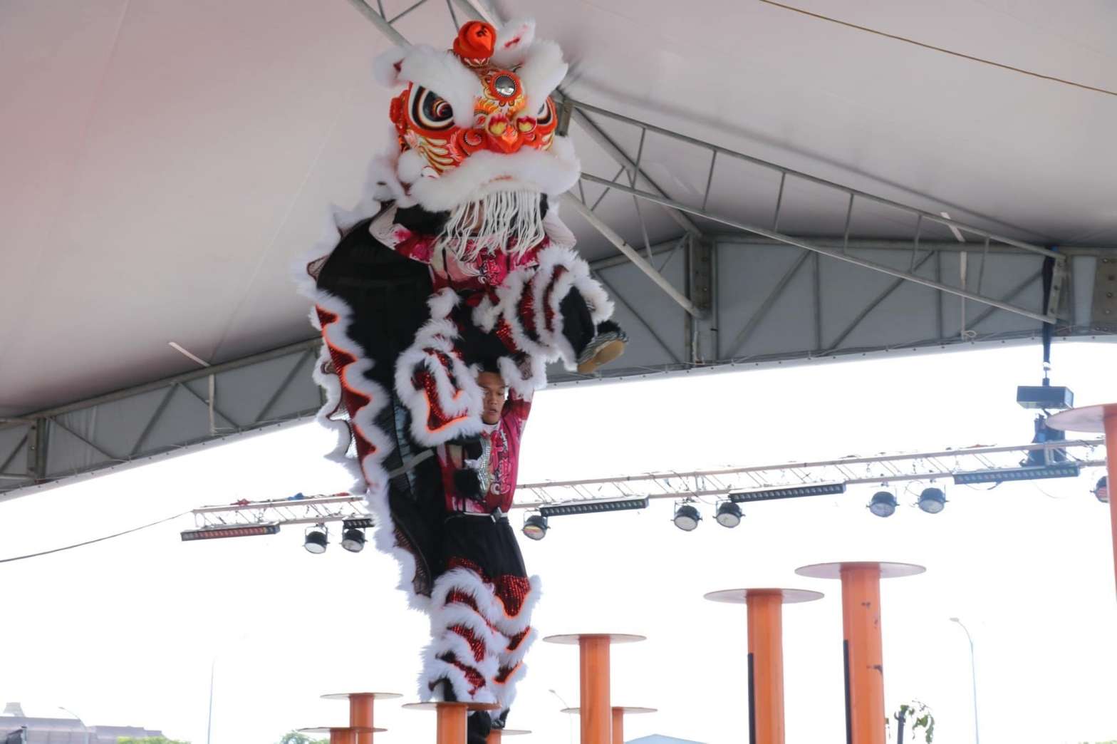 高手雲集!桃園國際龍獅競賽6/9壽山巖觀音寺登場 跳樁獅的優美神態及俐落動作文化局提供 0