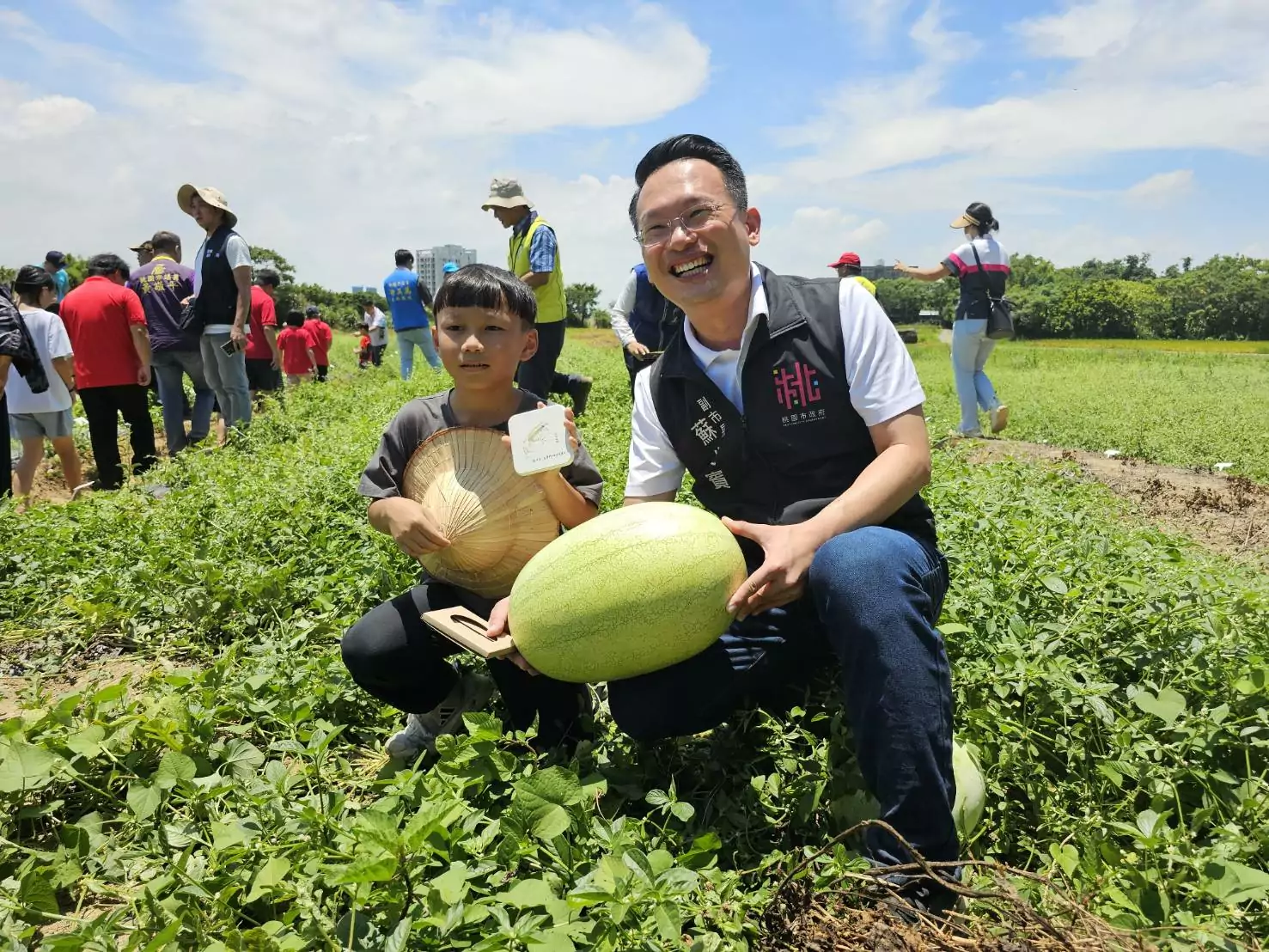 西瓜節溪海採瓜兼賞花 親子同樂共享農趣 西瓜節溪海採瓜兼賞花 親子同樂共享農趣