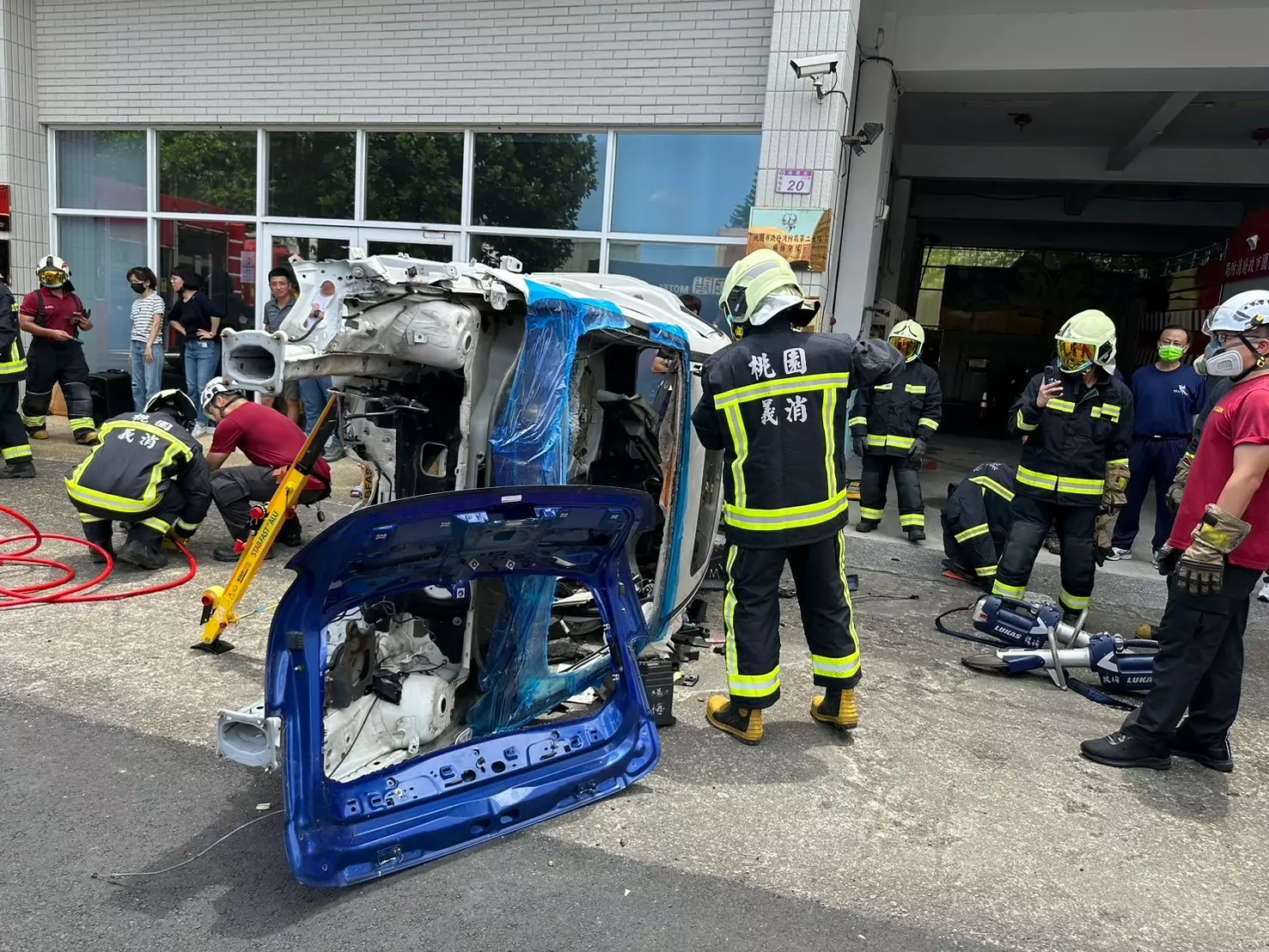楊梅義消展現守護民眾決心 不畏酷暑重裝上陣加強救援能力 楊梅義消展現守護民眾決心 不畏酷暑重裝上陣加強救援能力