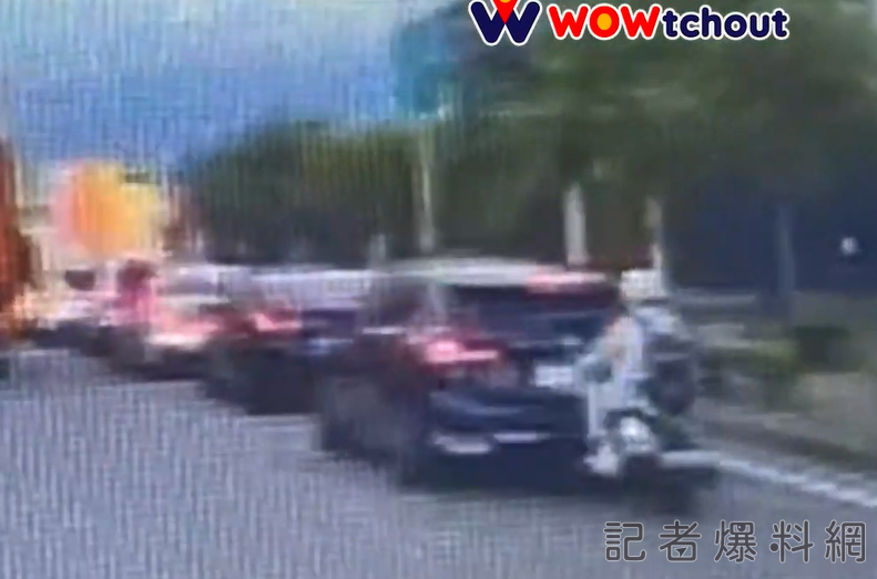 【有片】騎士車陣直直撞 網:怎麼騎的?