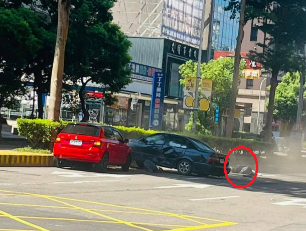 3汽機車連環撞 騎士骨折送醫