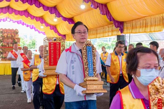 張善政出席桃園祈安錫福大法會 三獻禮敬拜祈求神明庇佑 20240728130555264