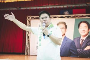 張肇良涉關說遭羈押 再爆助理酒駕擦撞2車遭送辦