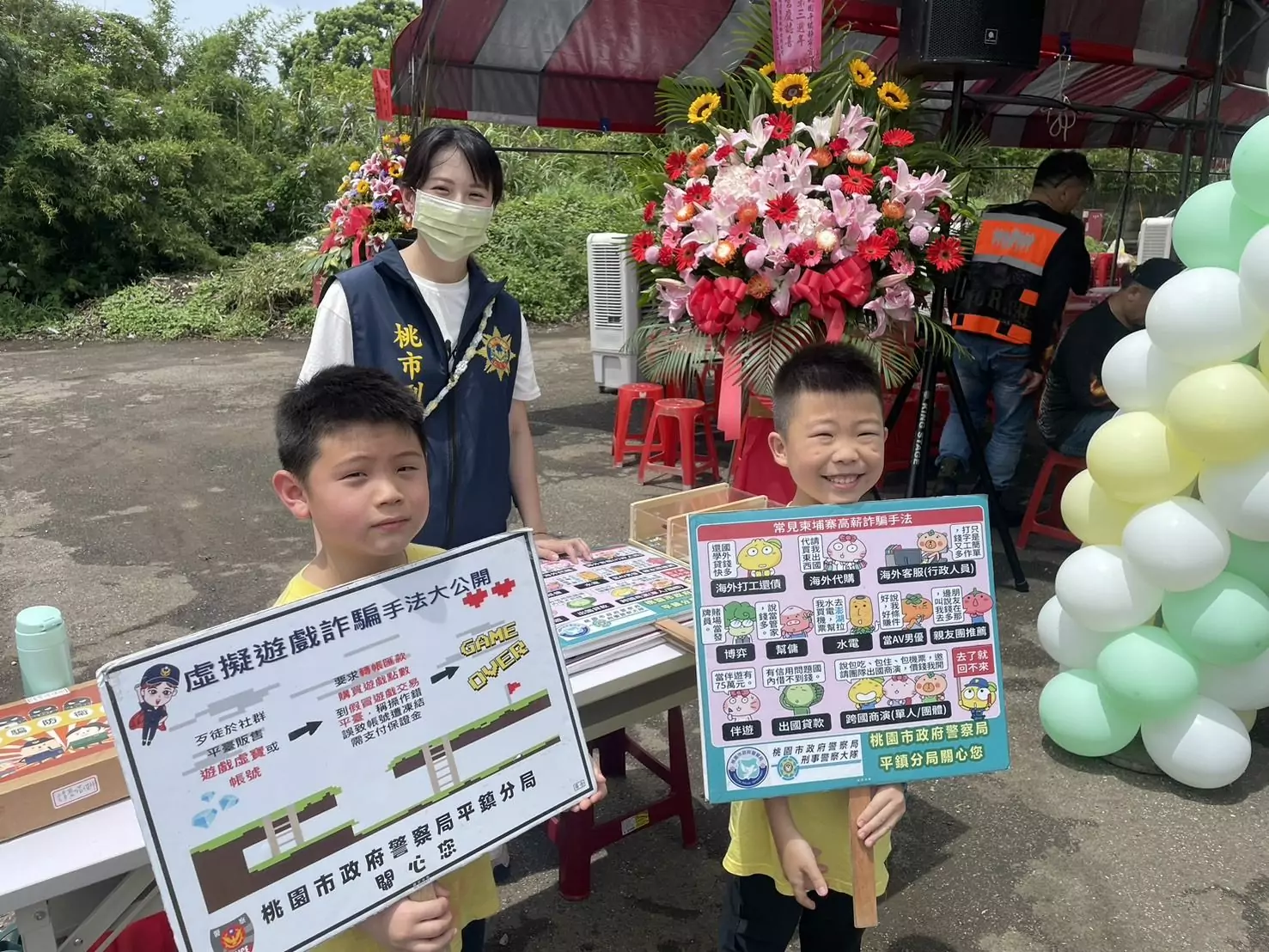 平警前進宮廟活動 交通安全、反詐觀念深植人心 平警前進宮廟活動 交通安全、反詐觀念深植人心