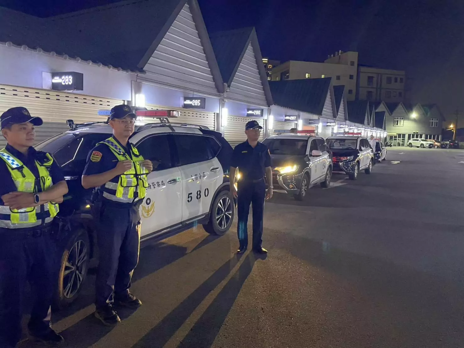 大園警強力執行雷霆除暴 掃蕩不法護民安寧 大園警強力執行雷霆除暴 掃蕩不法護民安寧