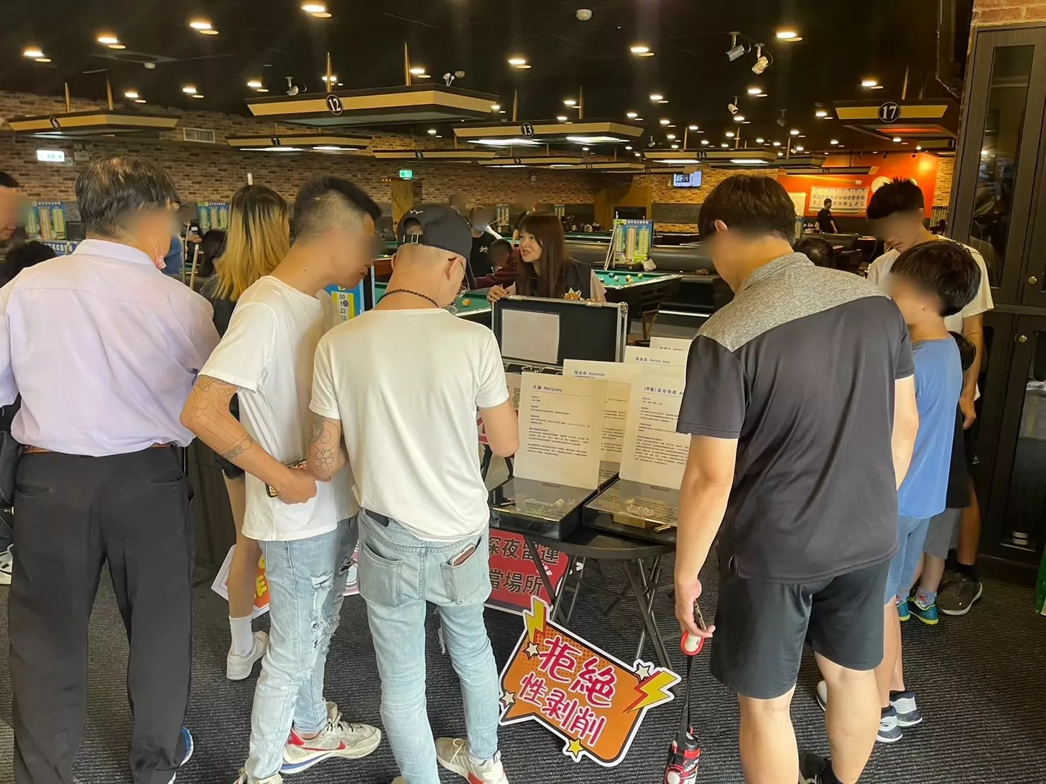 壢警攜手少輔會宣導 擬真教具強化青少年識毒能力 壢警攜手少輔會宣導 擬真教具強化青少年識毒能力