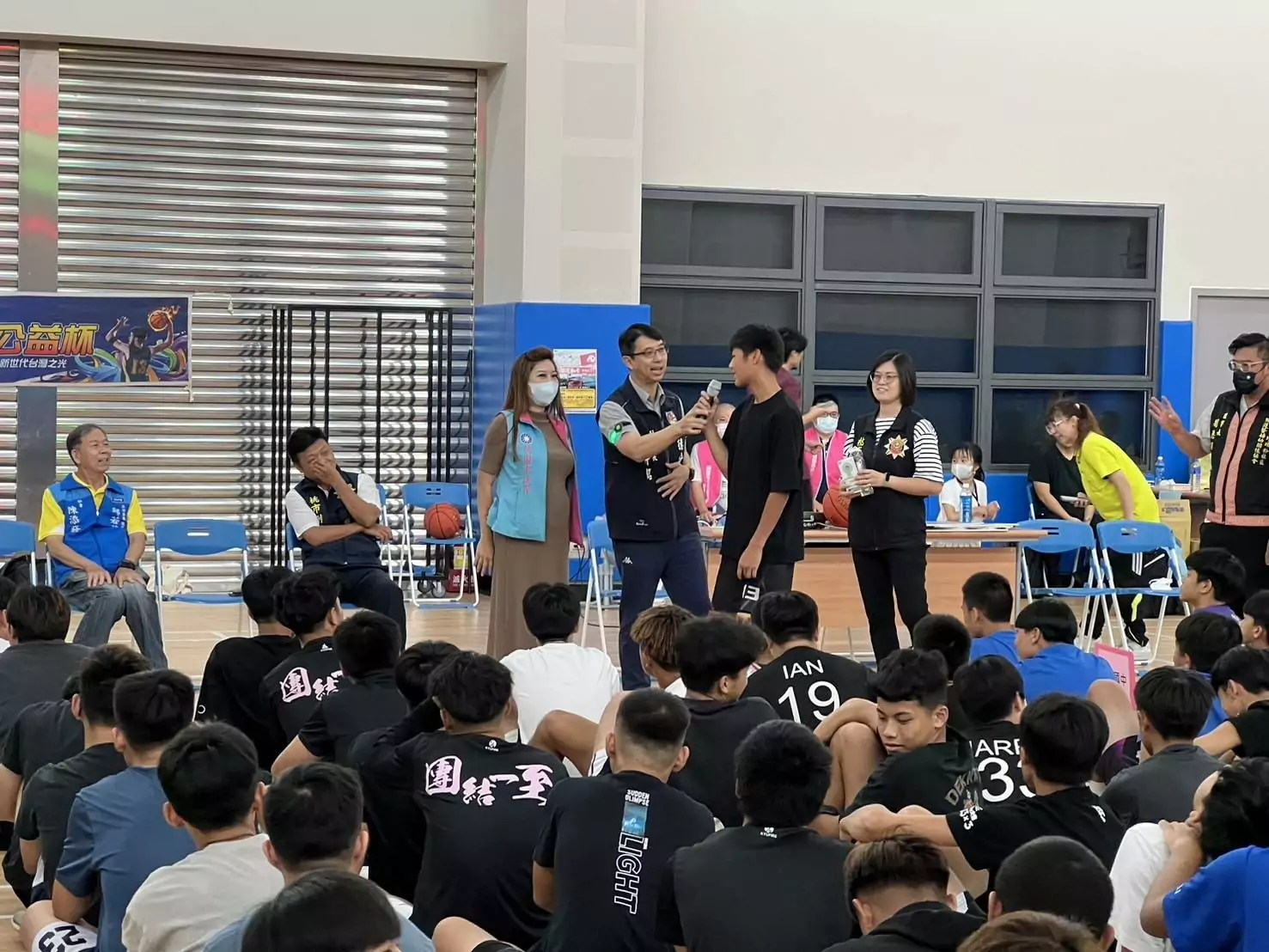 八德警籃球活動反毒反詐宣導 提升青少年防騙意識 八德警籃球活動反毒反詐宣導 提升青少年防騙意識