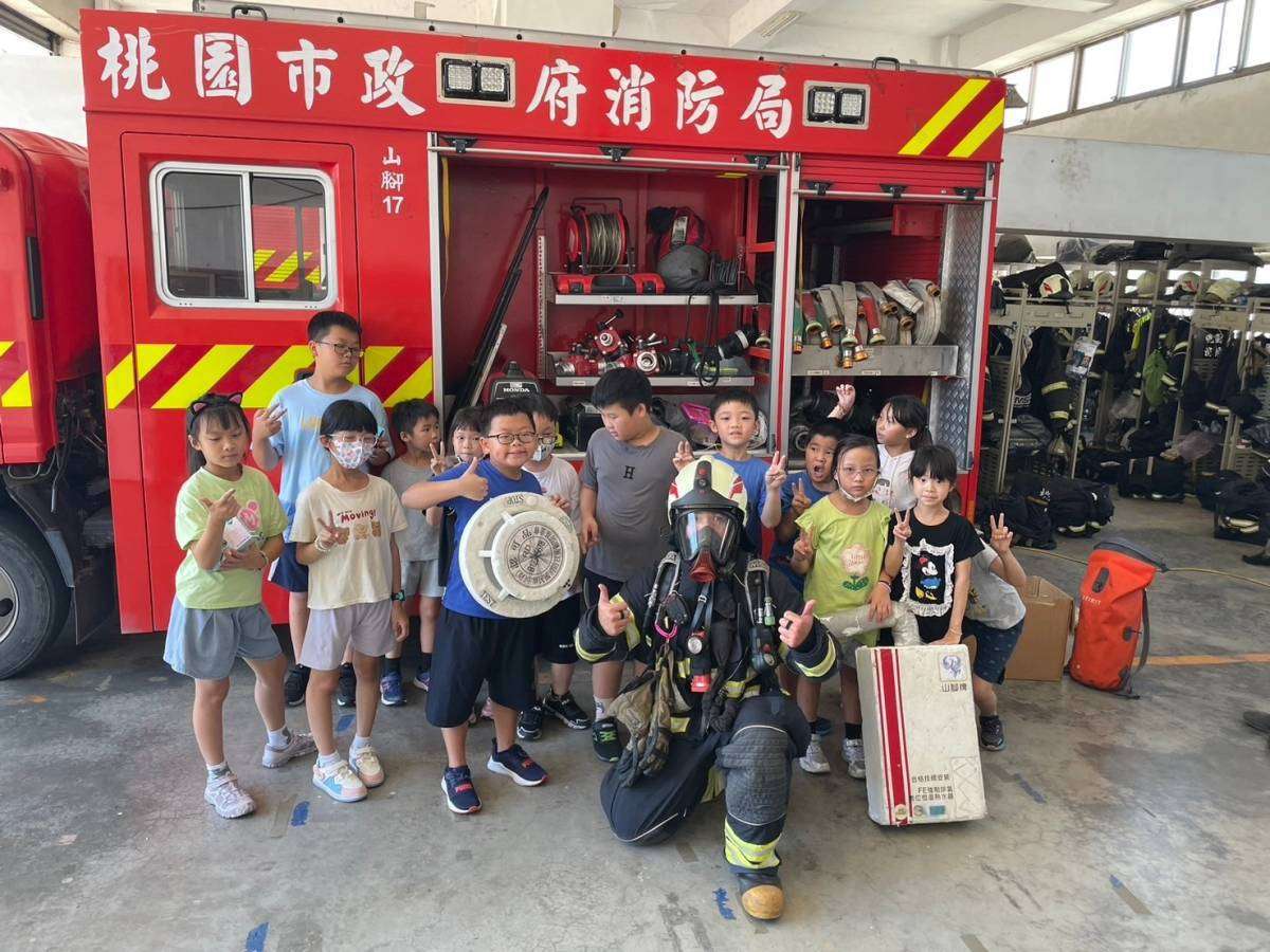 山腳消防分隊舉辦防災宣導 搜救犬現身小朋友搶合照 953951
