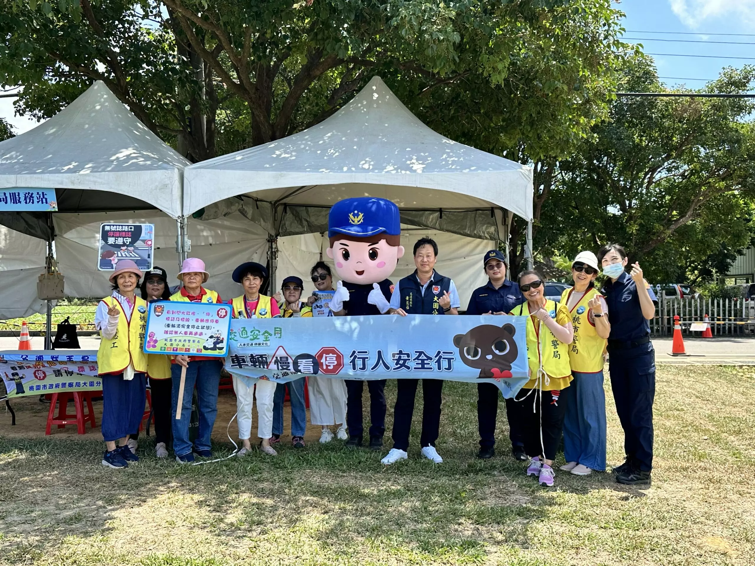 桃園蓮花季湧人潮 大園警現場宣導交安觀念 F9AF1A6F 8230 4042 8E08 0DE39C005E04 scaled