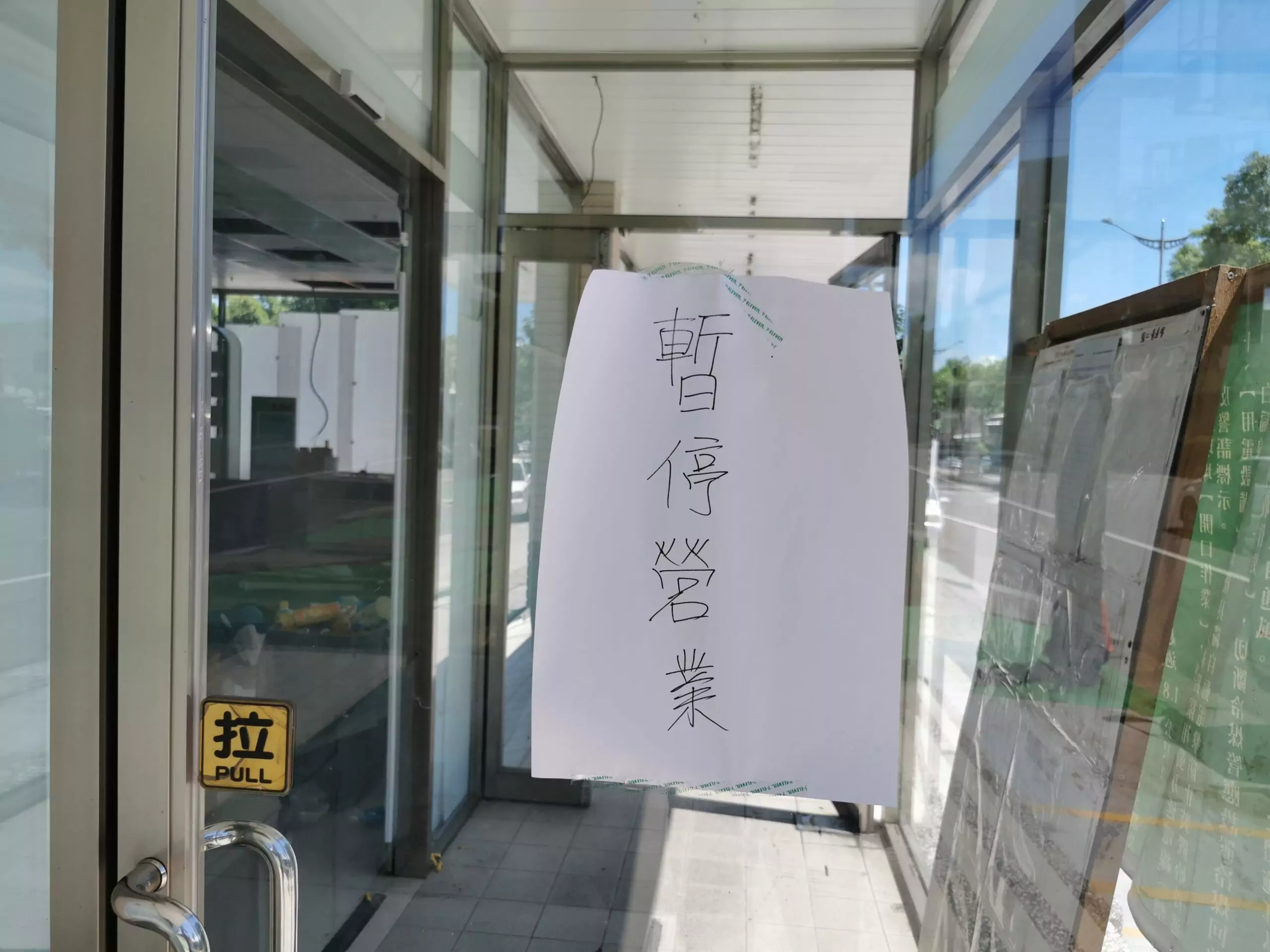 龍潭區鐵皮屋違建風波延燒 張肇良聲押禁見超商被迫停業 龍潭區鐵皮屋違建風波延燒 張肇良聲押禁見超商被迫停業