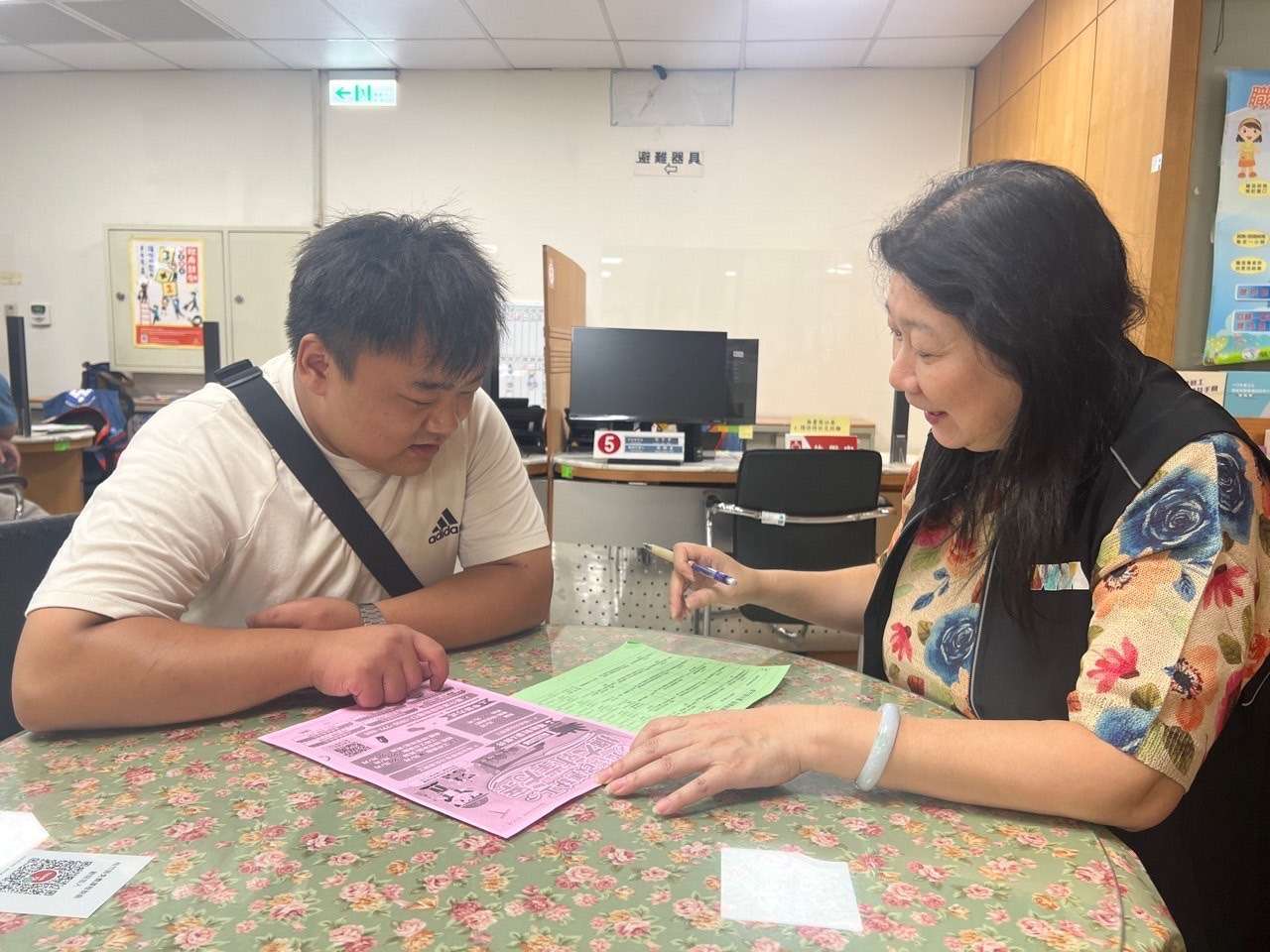 勞動部桃竹苗分署助新住民求職 改善餐飲業缺工危機 S 133275895