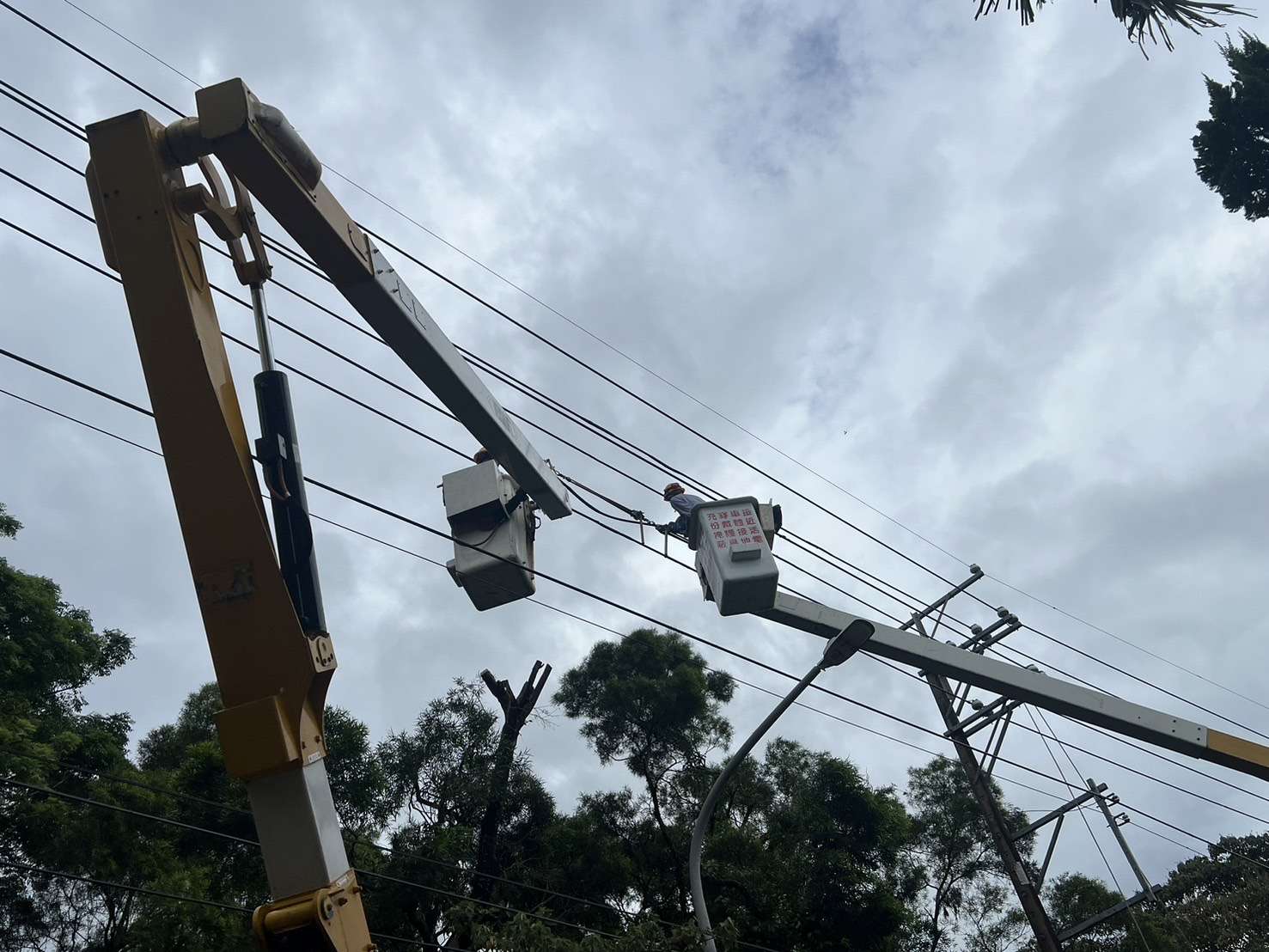 凱米造成桃園1.3萬戶停電 台電大量動員搶修 S 48701470