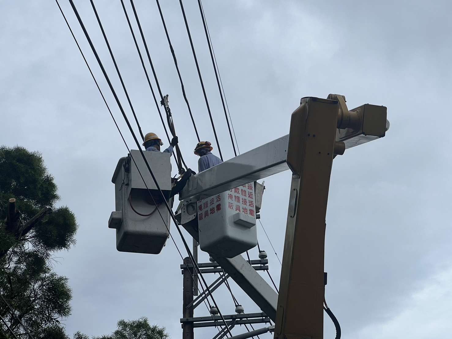 凱米造成桃園1.3萬戶停電 台電大量動員搶修 S 48701472