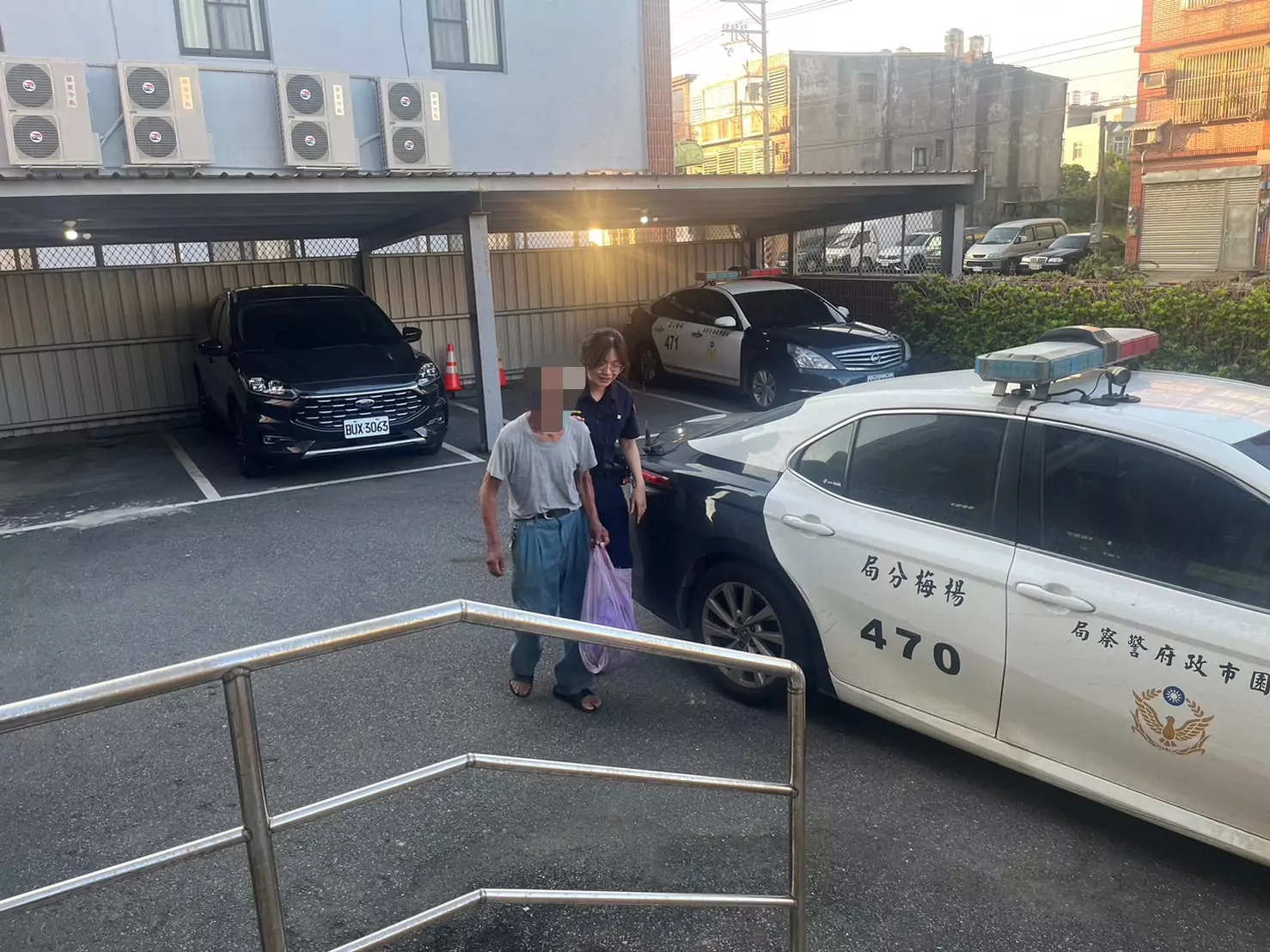 失蹤老翁誤闖高架快速道路 楊梅警火速救援送返家 S 66076683