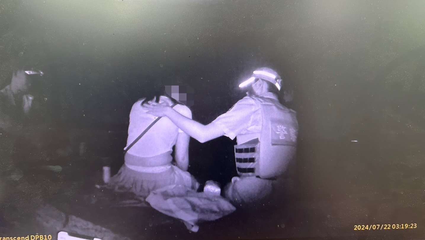 女患憂鬱症深夜漁港散心 楊梅警暖心陪伴開導送醫 S 66134041