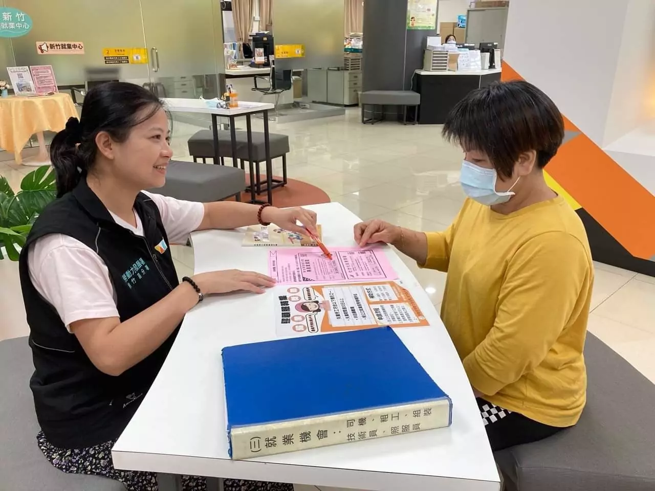 勞動部桃竹苗分署助新住民就業 充實長照服務人力 勞動部桃竹苗分署助新住民就業 充實長照服務人力