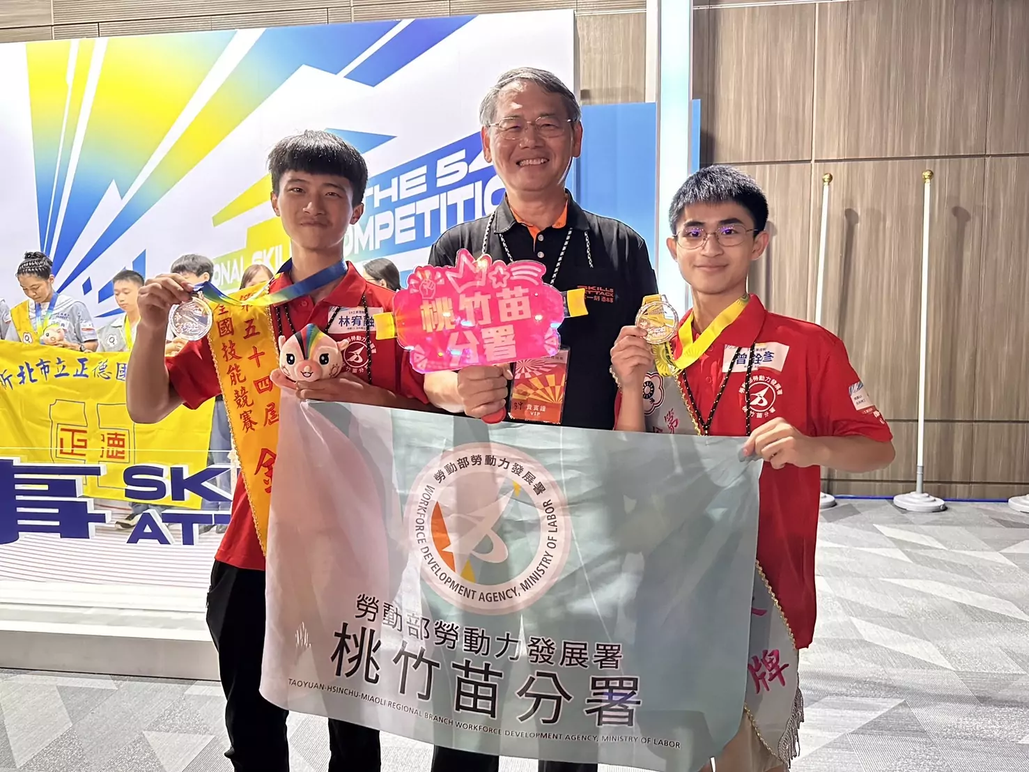 勞動部桃竹苗分署攜手北科附工培訓選手 全國技能競賽奪「工業控制」金、銀牌 勞動部桃竹苗分署攜手北科附工培訓選手 全國技能競賽奪「工業控制」金、銀牌