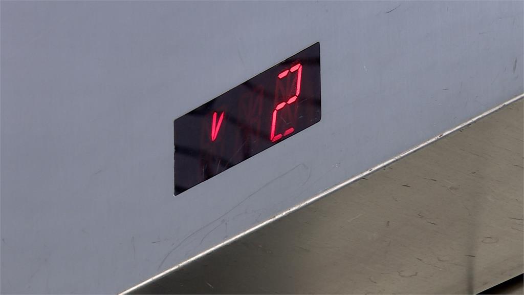 7旬老夫妻有繳管理費、維修費 住2F搭電梯被嫌浪費資源