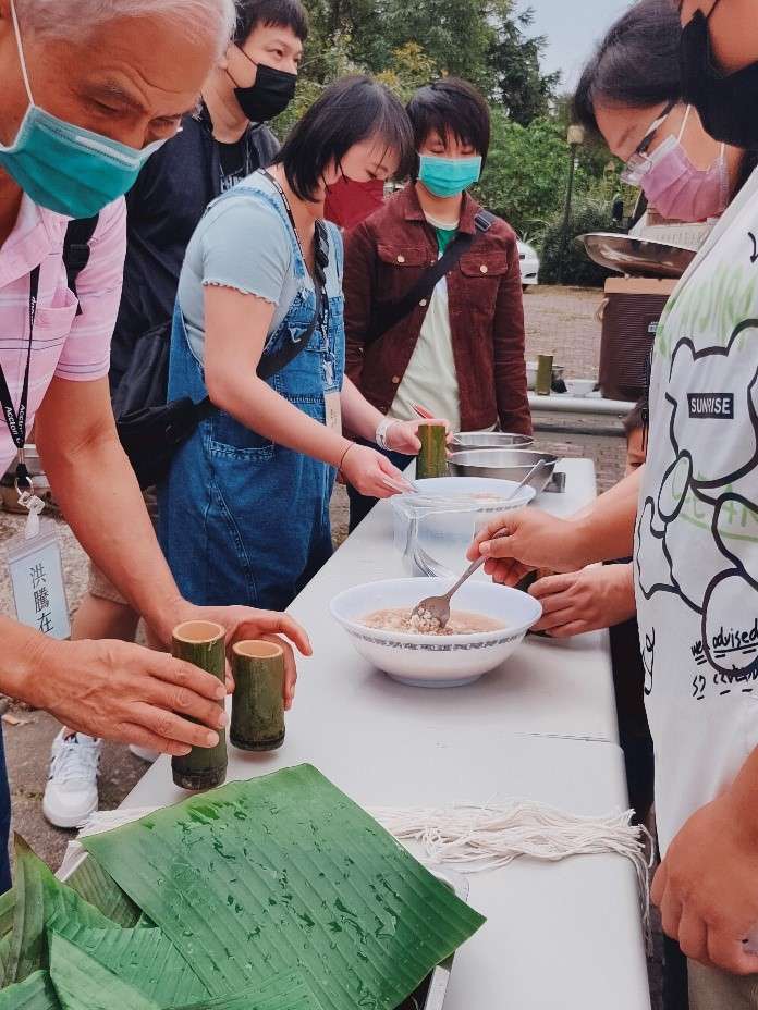 親子出遊首選!到桃園東眼山親近自然 動手做獵人便當、竹杯、木餐具 【林下原食】製作獵人便當東眼山自然教育中心提供 74023