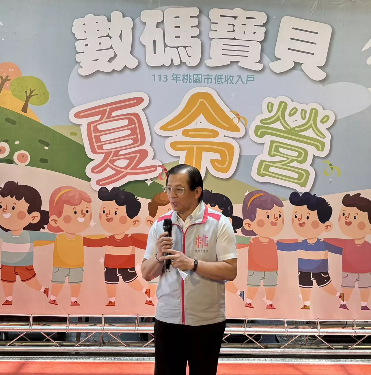 社會局陳寶民局長致詞感謝護國宮愛心基金會、志願服務協會、會心15關懷協會與美國映辰