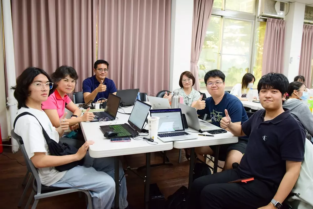 02 成立NVIDIA 中原大學AI應用發展聯合服務中心，攜手培育AI科技人才。 0