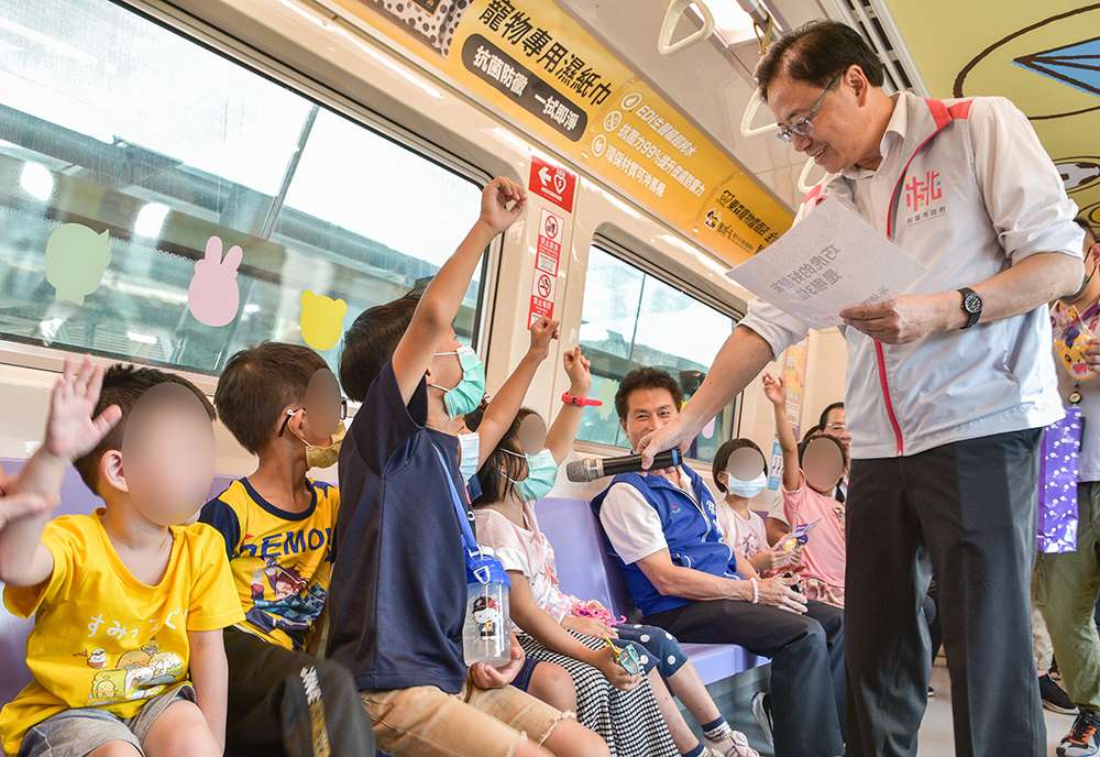 機捷巧虎彩繪列車來了!桃園家扶中心孩童搶先體驗 1266083 0