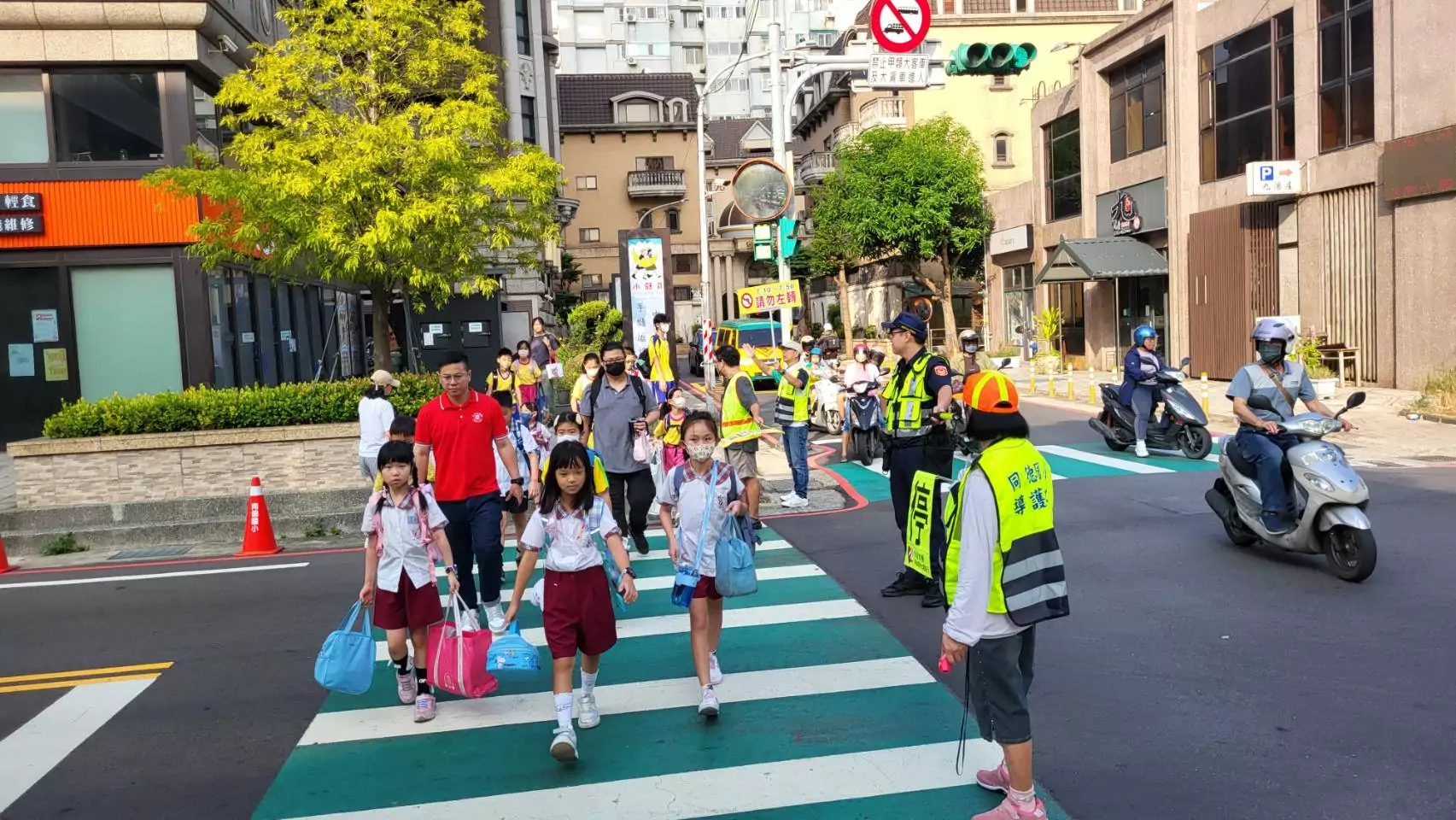 開學日交通安全月啟動 桃警加強宣傳與疏導確保學童安全 開學日交通安全月啟動 桃警加強宣傳與疏導確保學童安全