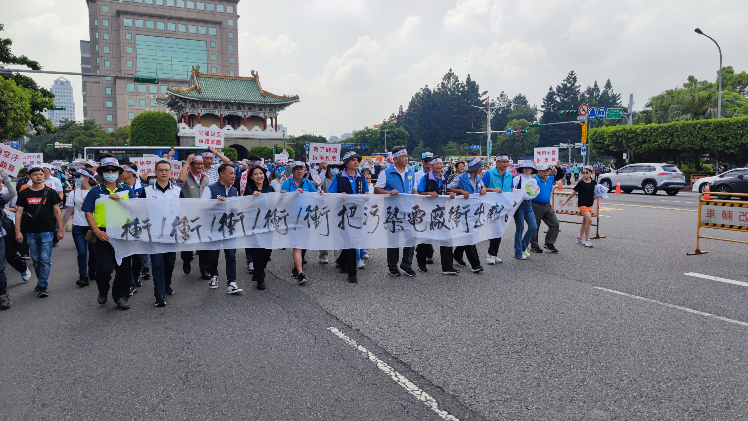 反SRF進駐桃科!涂權吉率千人上街抗議 赴總統府陳情 1722998382541 scaled