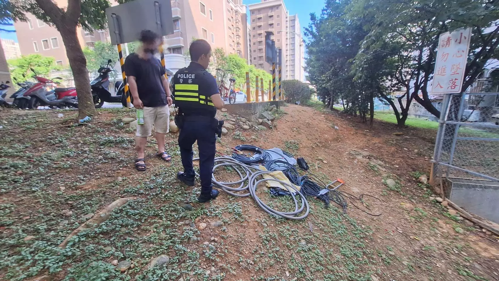 兩男騎友人車工地偷電纜 來不及變賣就被逮 兩男騎友人車工地偷電纜 來不及變賣就被逮