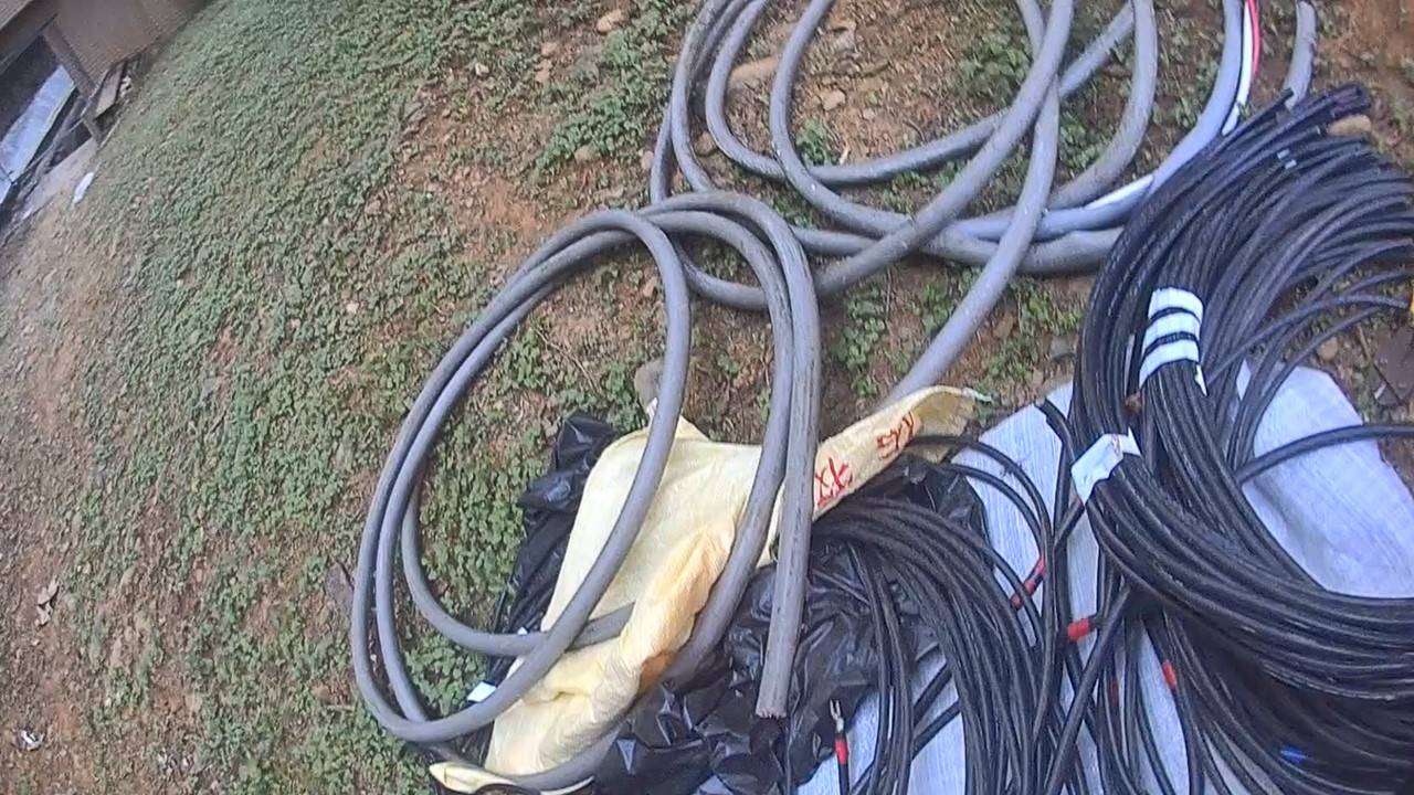 兩男騎友人車工地偷電纜 來不及變賣就被逮 1908372