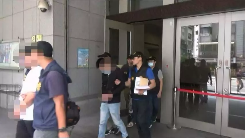 誤信投資騙局遭詐千萬 桃、北警聯手查扣15萬現金逮7嫌 誤信投資騙局遭詐千萬 桃、北警聯手查扣15萬現金逮7嫌