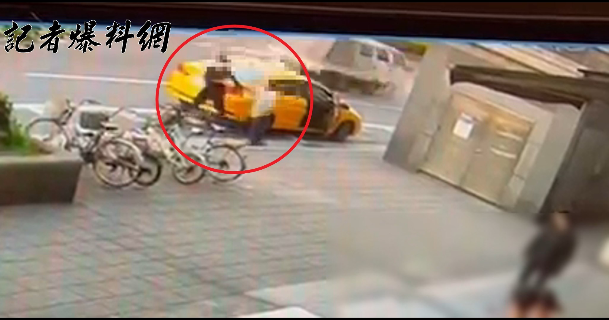 【有片】不滿乘客下車「甩門」小黃運將持摺疊刀傷人